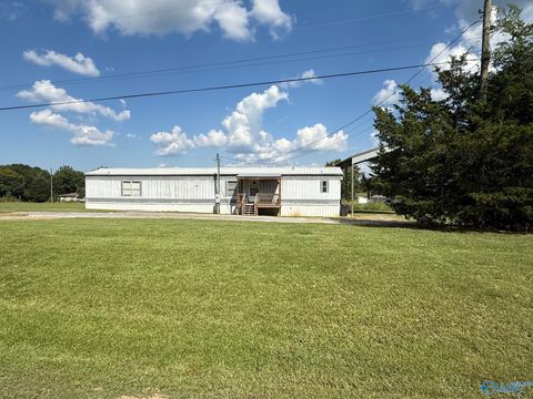 Mobile Home For Sale - 194 County Road 449<br/> Town Creek, AL 35672