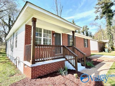 Photo of 1909 Oglesby Drive NW, Huntsville, AL 35816 (MLS # 21912892)
