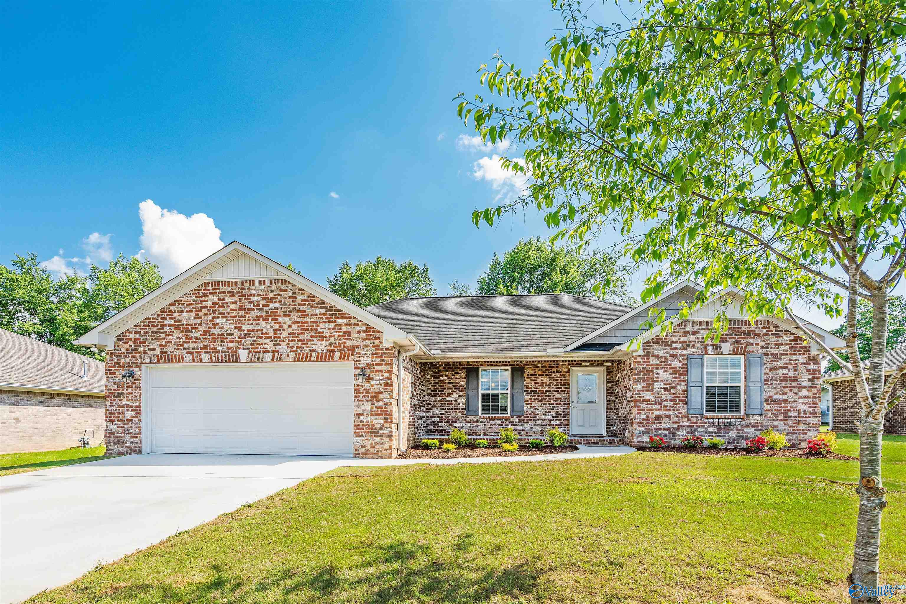 19048 Racheals Loop, Athens, Alabama image 1