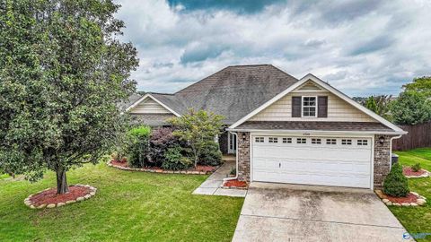 Photo of 2510 Marjorie Lane SW, Huntsville, AL 35803 (MLS # 21919360)