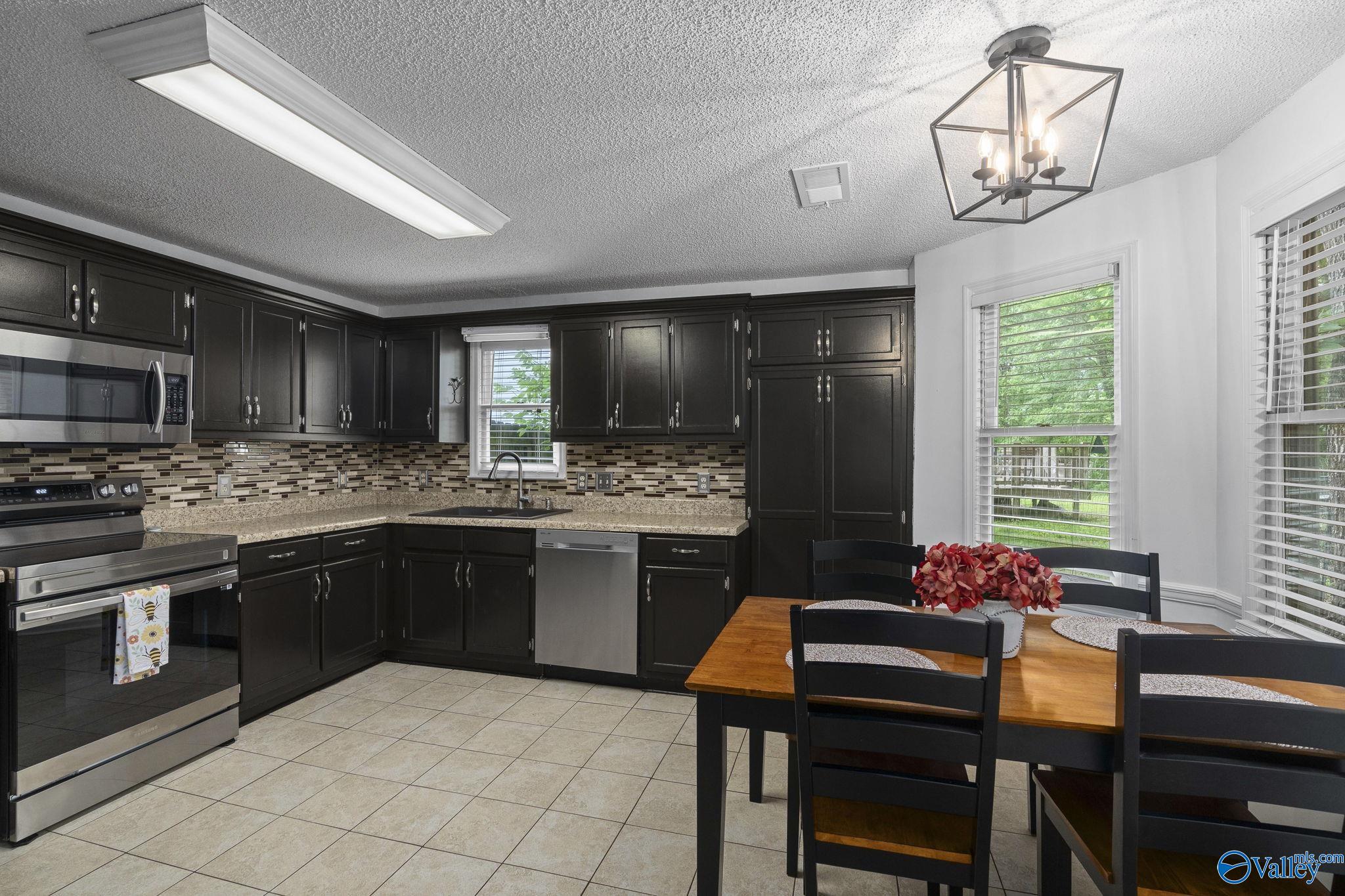 513 Carrsbrook Road, Huntsville, Alabama image 12