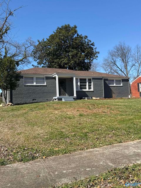 Photo of 3611 NW Lakewood Drive NW, Huntsville, AL 35811 (MLS # 21911772)