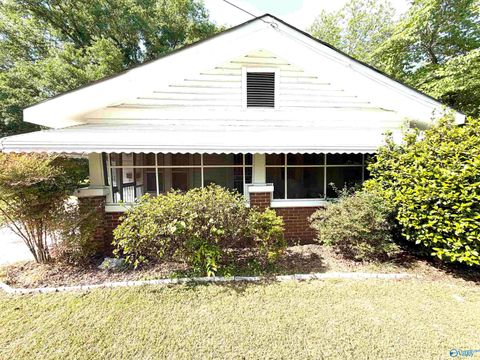 Homes For Sale - 704 Martin Avenue<br/> Boaz, AL 35957