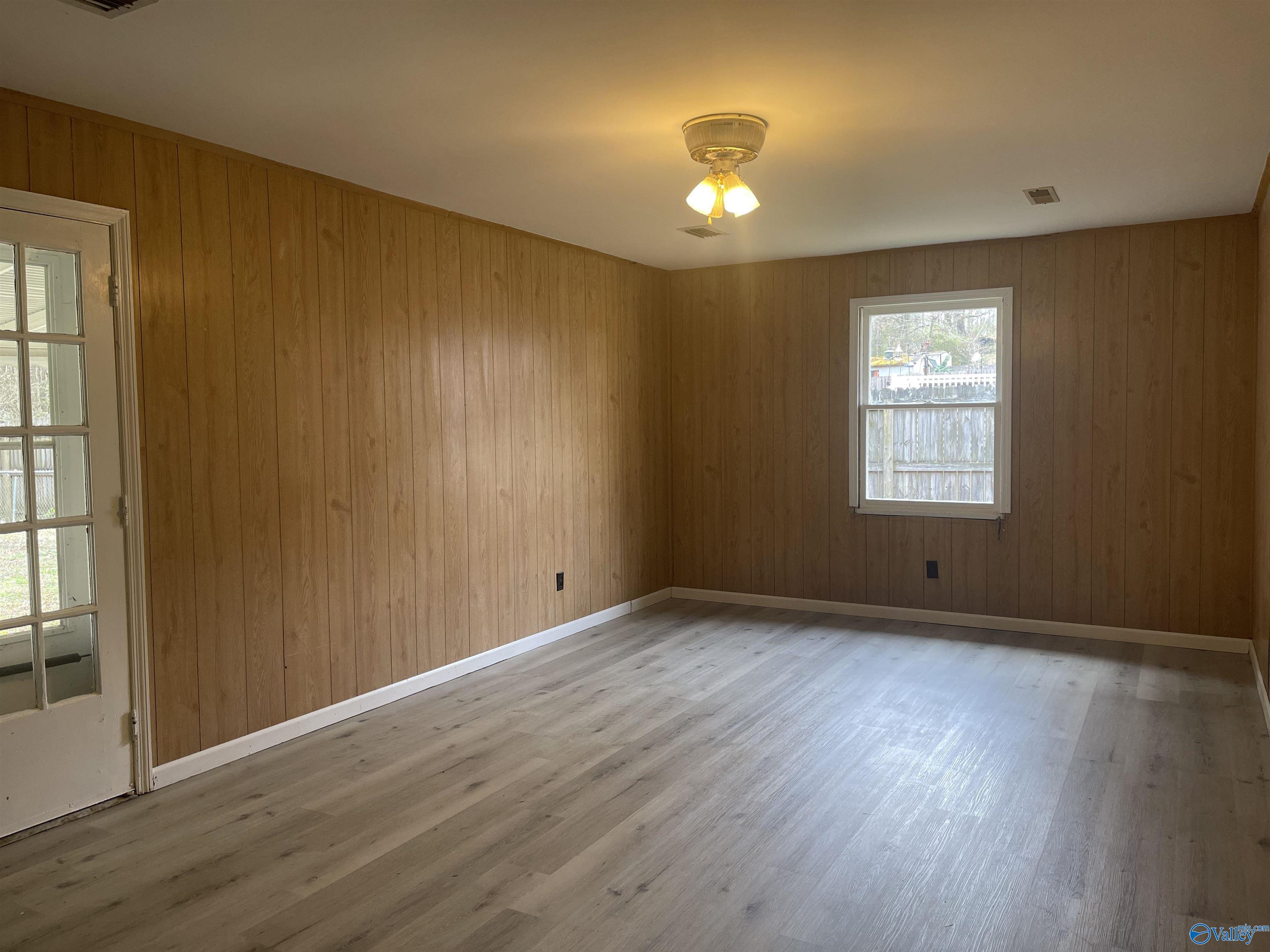 3121 Hawthorne Circle