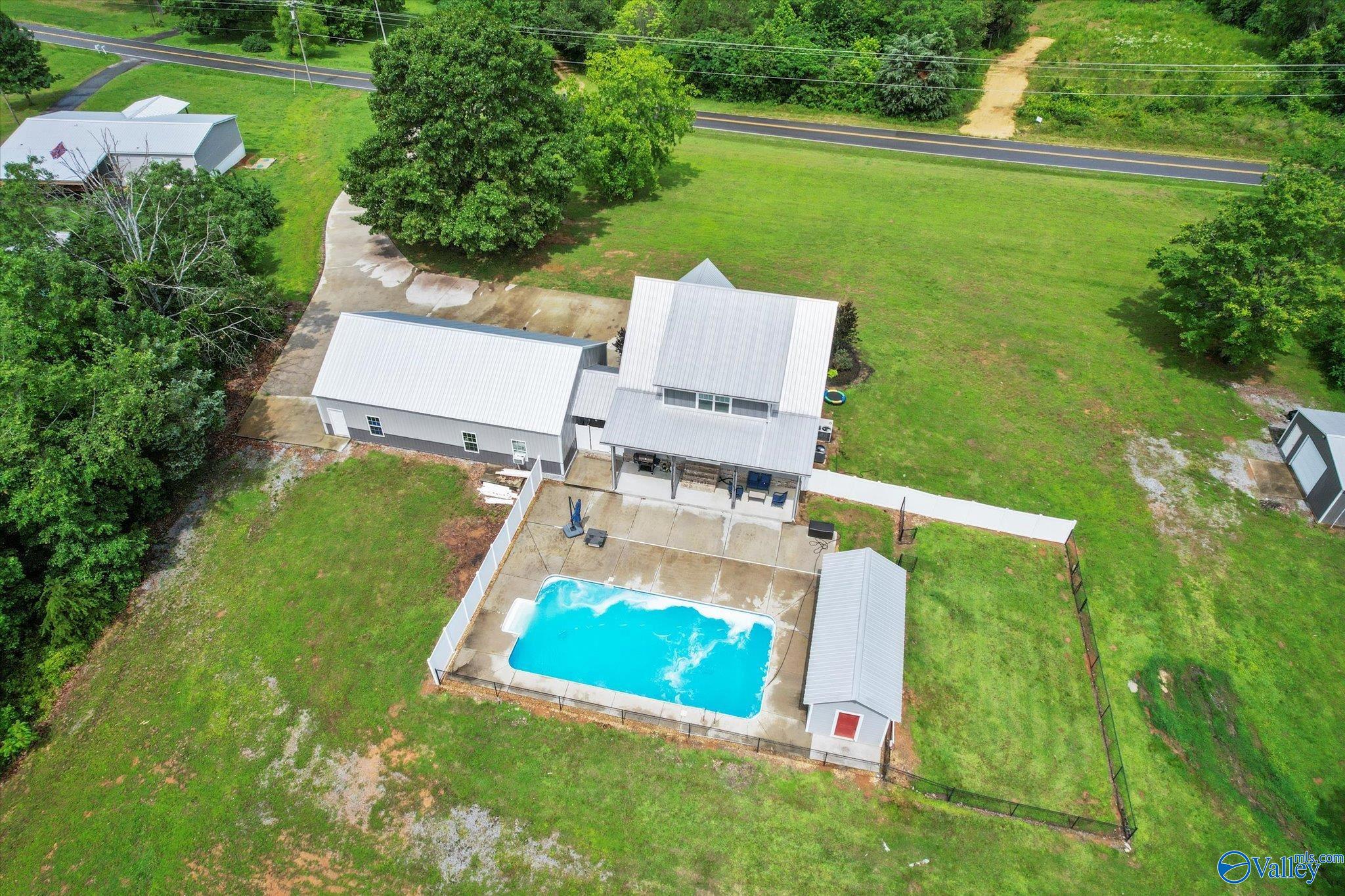 1700 Columbus City Road, Scottsboro, Alabama image 4