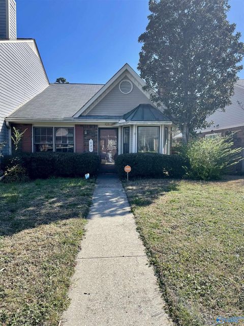 Photo of 425 Autumnwood Drive, Decatur, AL 35601 (MLS # 21912381)