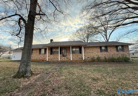 Photo of 90 Bryan Street, Courtland, AL 35618 (MLS # 21912042)