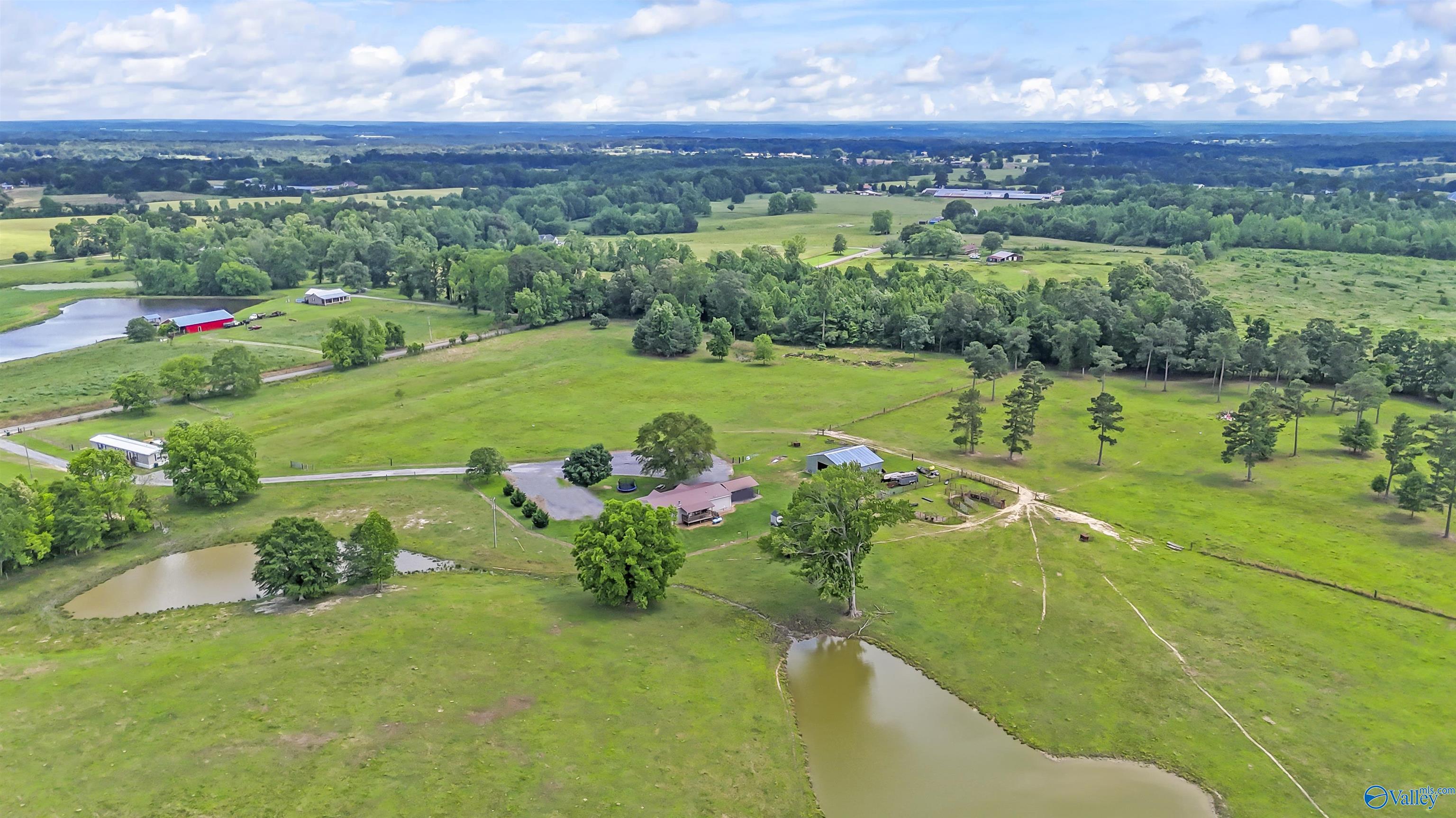 2662 County Road 1719, Holly Pond, Alabama image 1