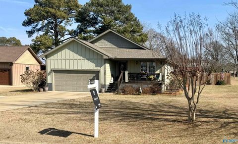 Photo of 307 King Street, Centre, AL 35960 (MLS # 21909465)