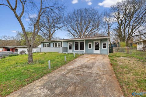 Photo of 4806 Rumson Road NW, Huntsville, AL 35810 (MLS # 21912195)