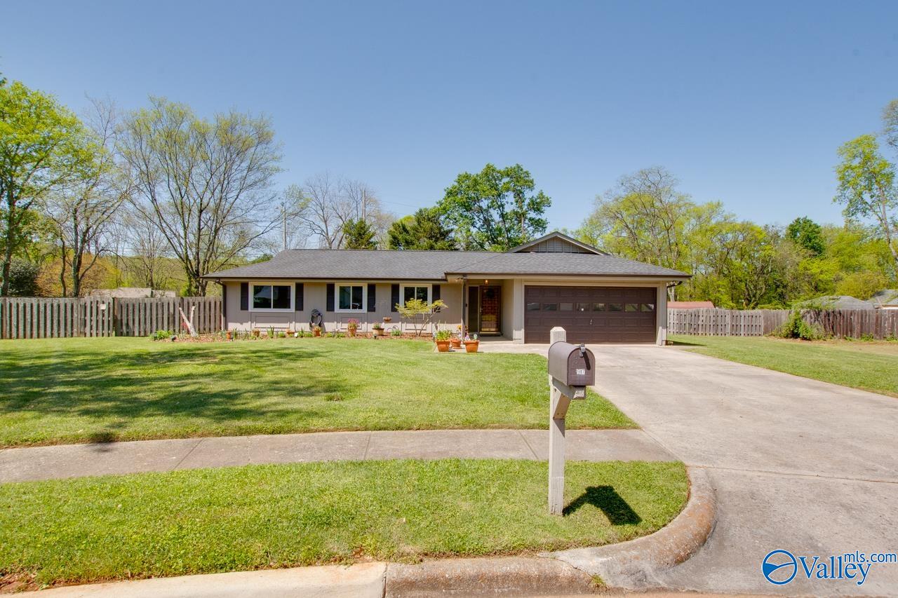 1917 Burlingame Drive, Huntsville, Alabama image 2