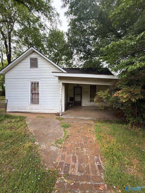 Homes For Sale - 706 West Washington Street<br/> Athens, AL 35611