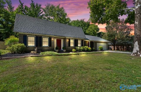 Homes For Sale - 2906 Hunterwood Drive<br/> Decatur, AL 35601