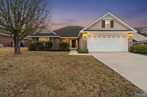 Photo of 2511 Slate Drive SW, Huntsville, AL 35803 (MLS # 21905227)