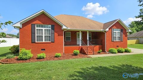 Homes For Sale - 27125 Thomas Edward Drive<br/> Athens, AL 35613