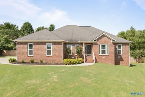 Homes For Sale - 253 Natchez Trail<br/> Huntsville, AL 35806