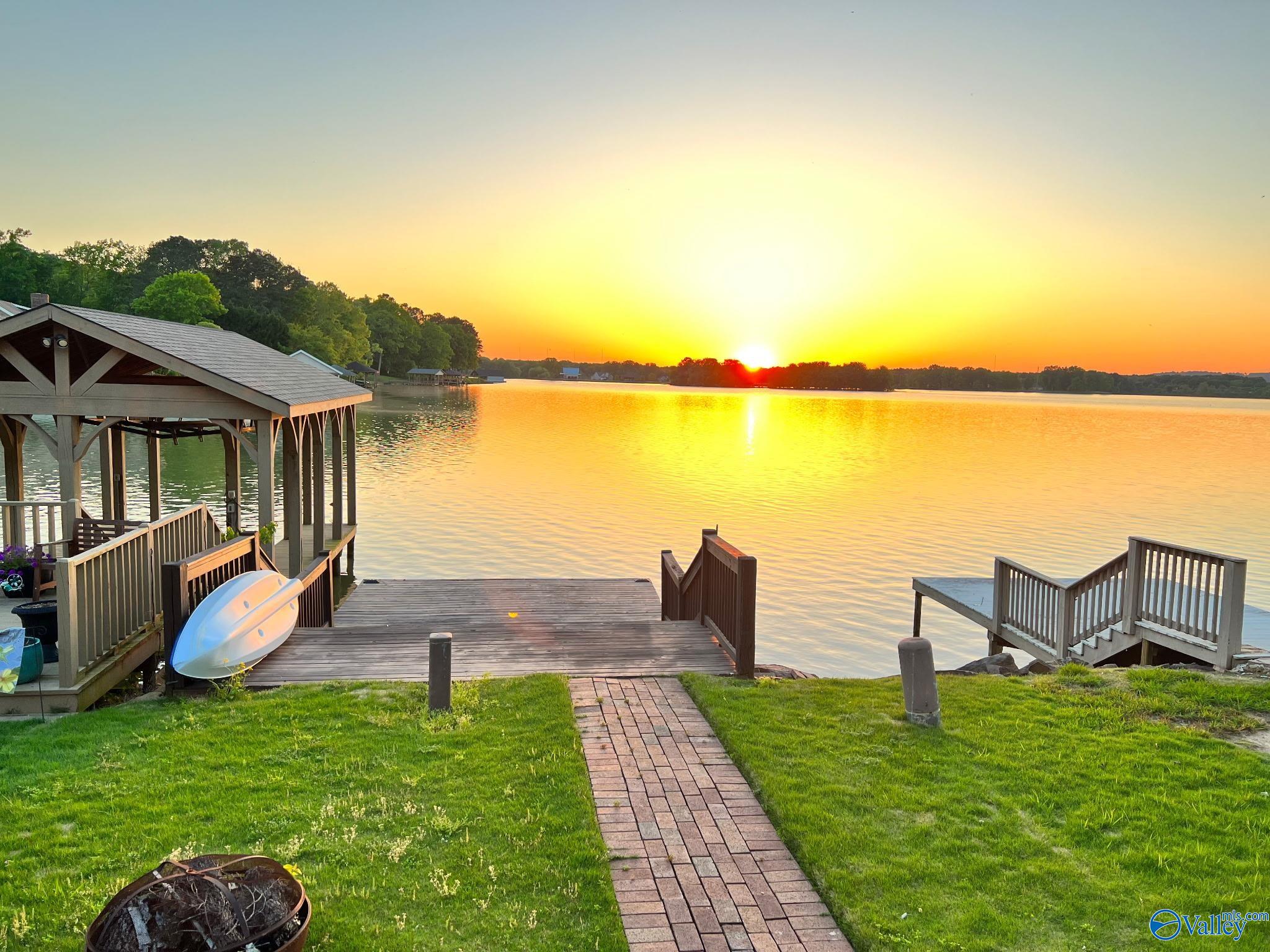 413 Lakepoint Drive, Gadsden, Alabama image 1