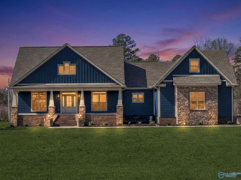 Homes For Sale - 570 Mountain Heights Ridge<br/> Scottsboro, AL 35769