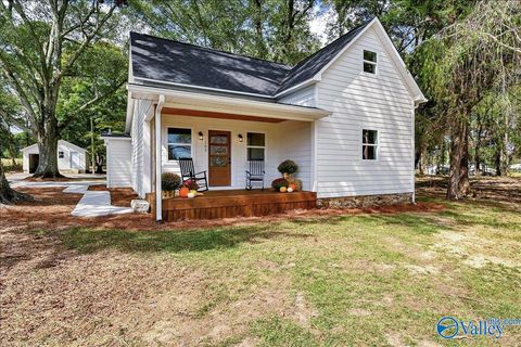 Photo of 105 Convent Road NE, Cullman, AL 35055 (MLS # 21900729)