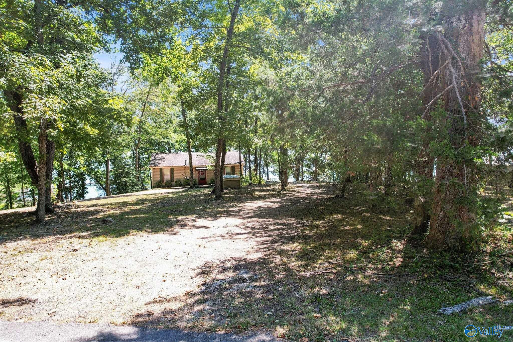 1052 York Drive, Rogersville, Alabama image 8