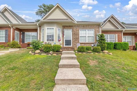 Photo of 1222 Autumn Lane SW, Hartselle, AL 35640 (MLS # 21917164)