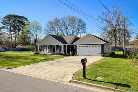 Homes For Sale - 711 Short Street<br/> Hartselle, AL 35640