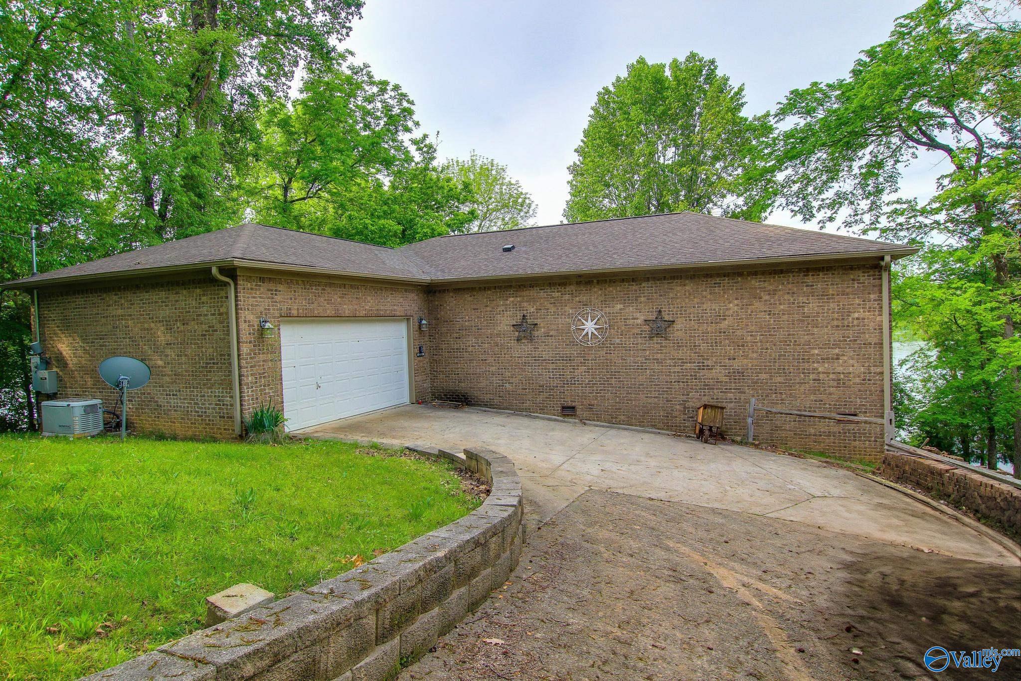 7995 Blue Springs Drive, Athens, Alabama image 25