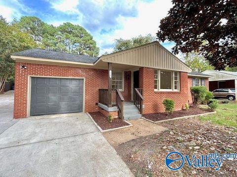 Photo of 318 Graycroft Drive, Huntsville, AL 35802 (MLS # 21900781)