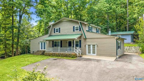Photo of 4202A Gault Avenue S, Fort Payne, AL 35967 (MLS # 21919127)