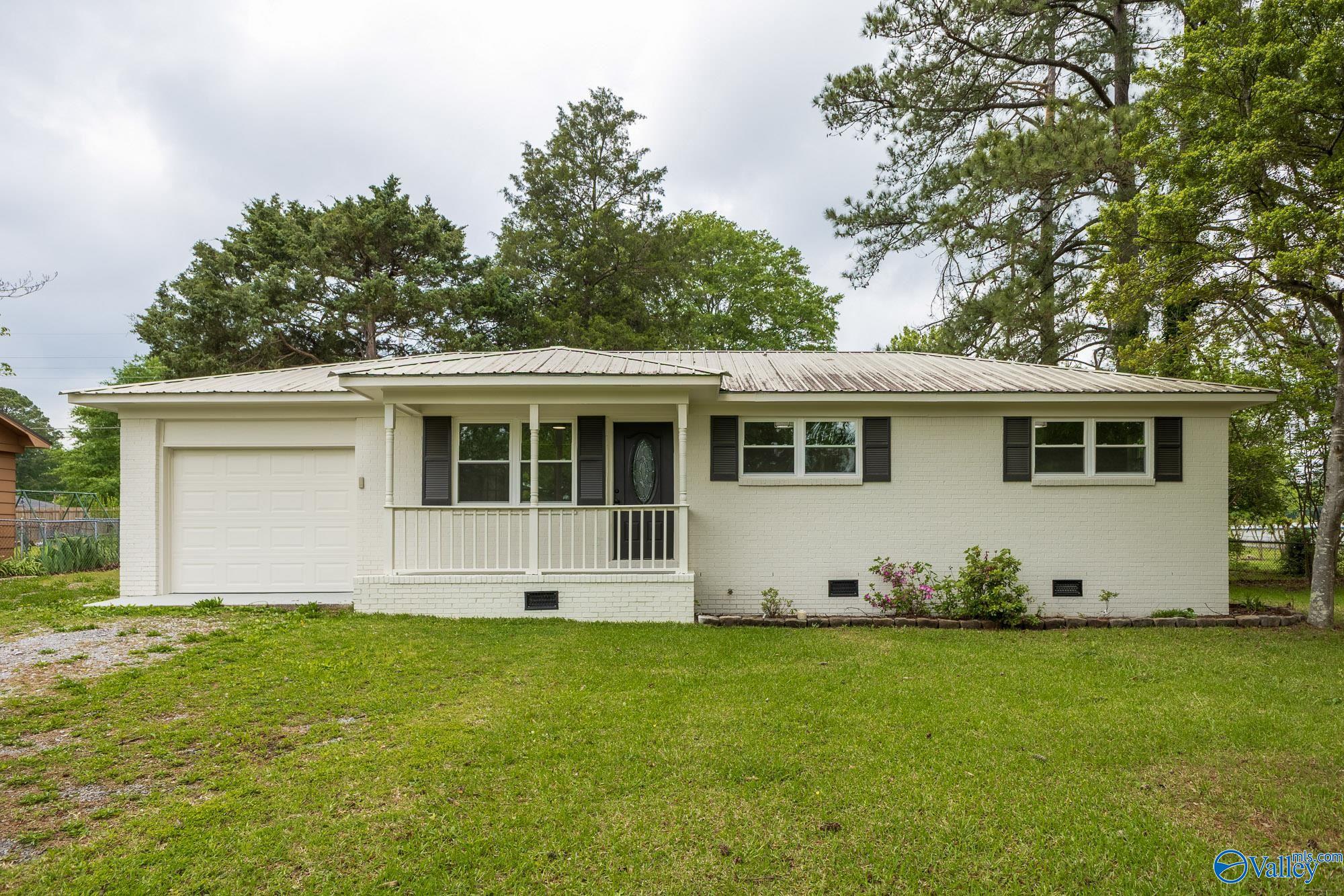 303 Gilchrist Street, Hartselle, Alabama image 1