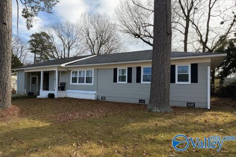 Photo of 204 Wheeler Street NW, Hartselle, AL 35640 (MLS # 21905448)
