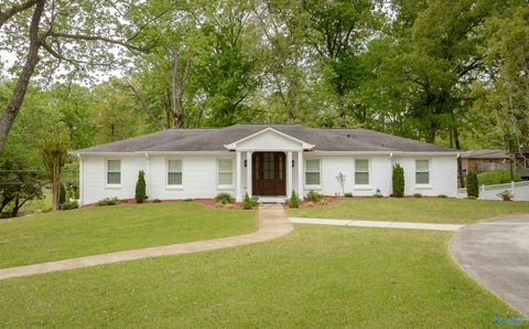 Homes For Sale - 102 Colonial Drive<br/> Lauderdale County, Florence, AL 35633