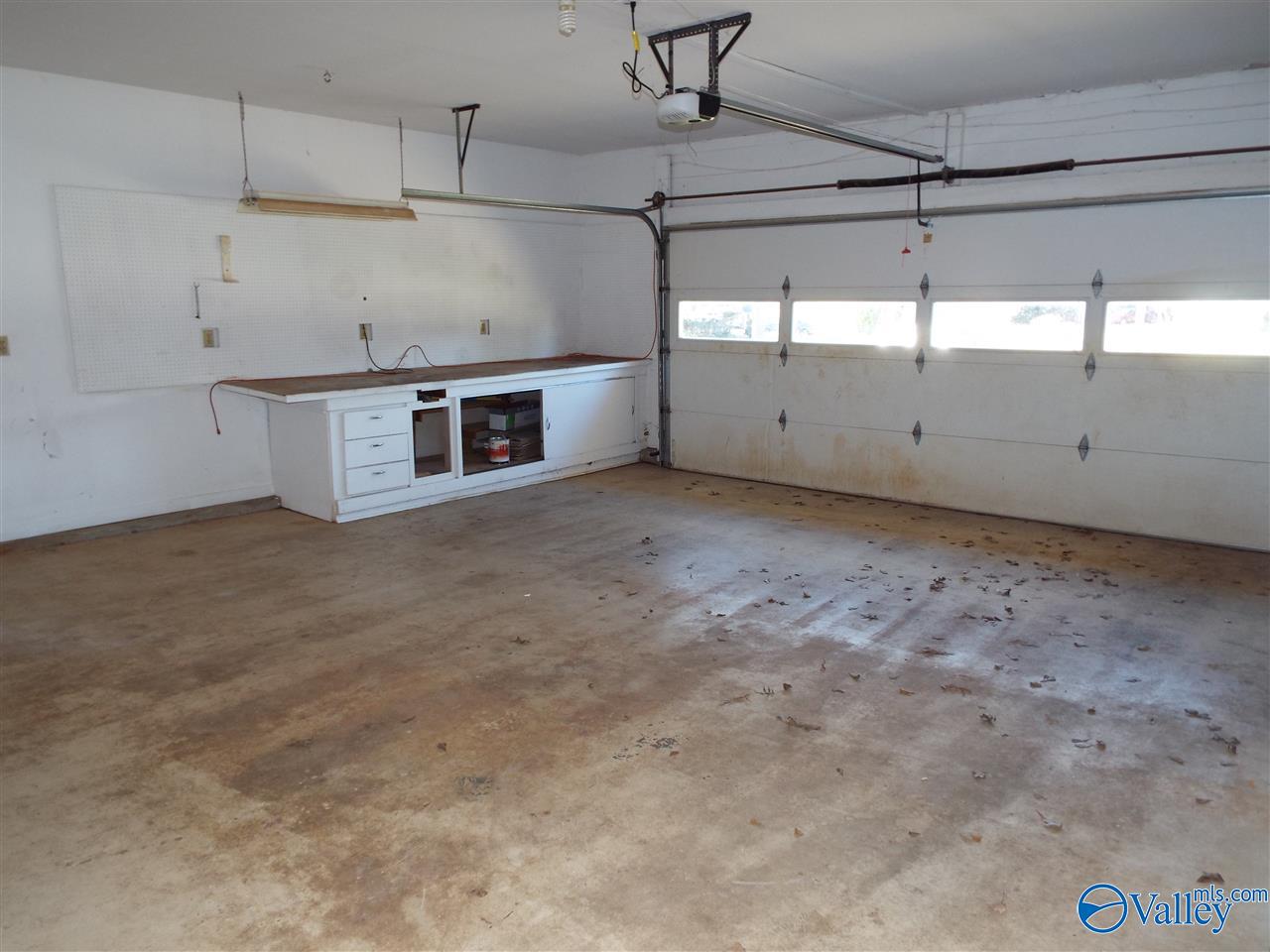 Huntsville, Alabama 35803, United States, 4 Bedrooms Bedrooms, ,2 BathroomsBathrooms,Residential,Active,213464