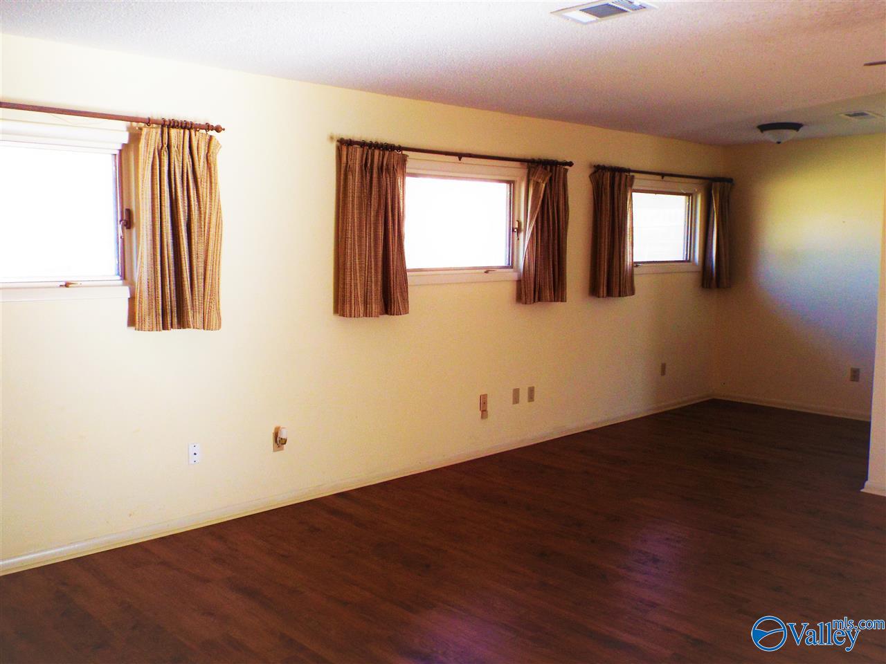 Huntsville, Alabama 35803, United States, 4 Bedrooms Bedrooms, ,2 BathroomsBathrooms,Residential,Active,213464