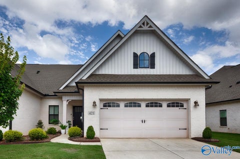Townhouse For Sale - 421 Raleigh Elm Drive<br/> Huntsville, AL 35824