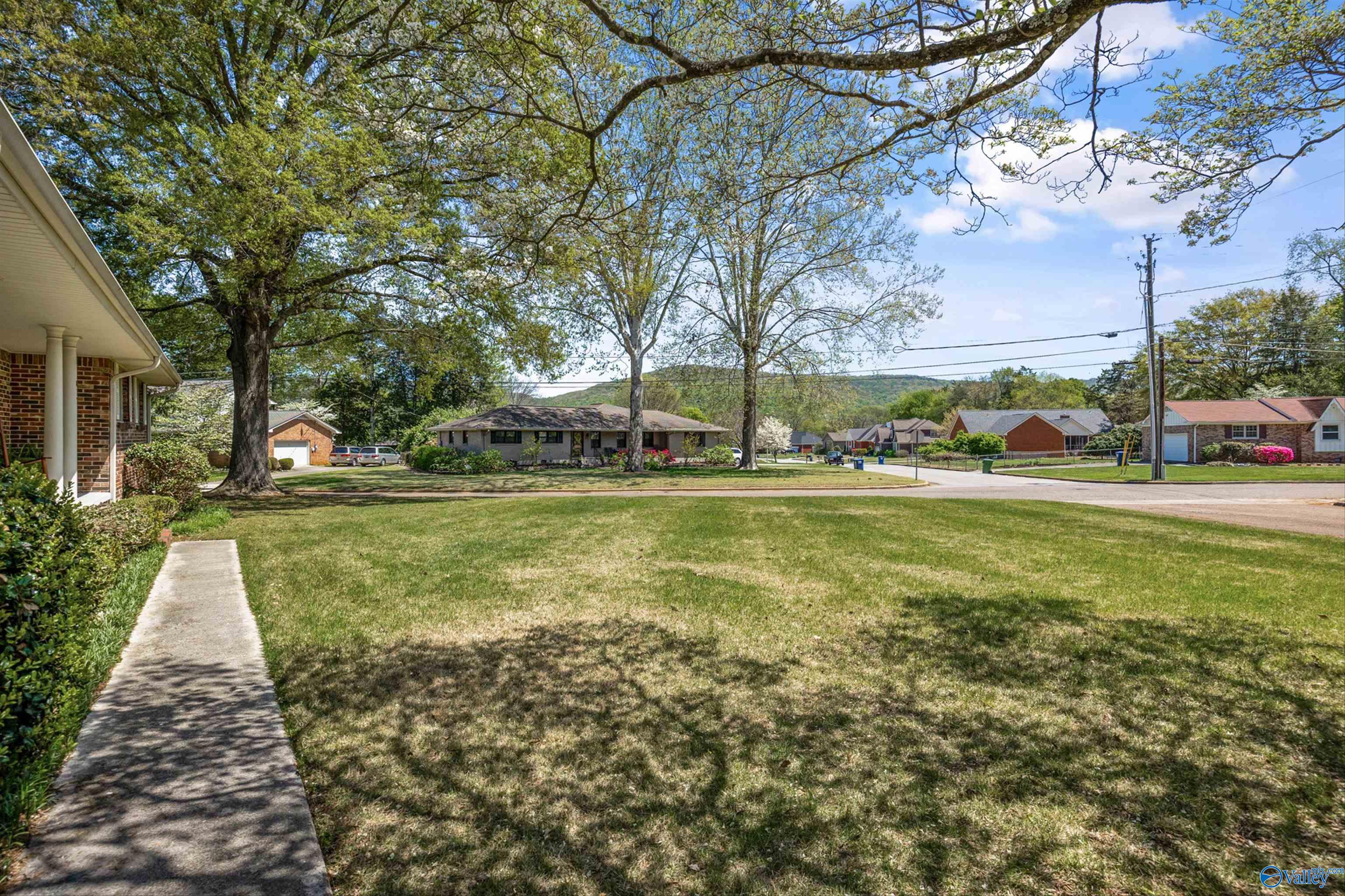 817 SE Forrest Heights Drive, Huntsville, Alabama image 3