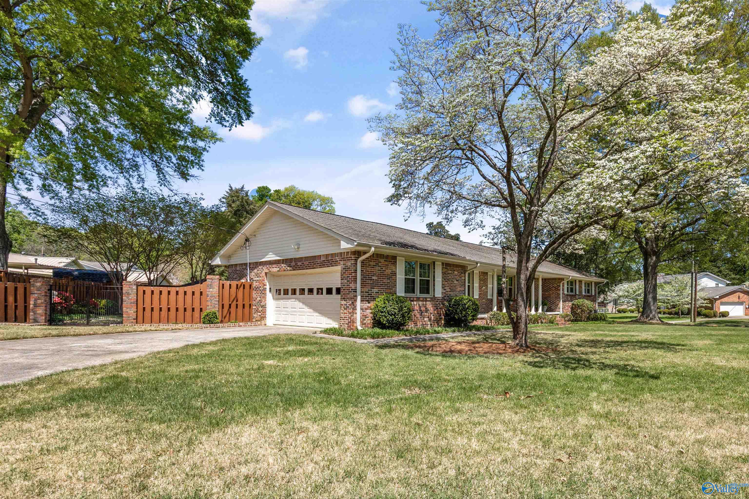 817 SE Forrest Heights Drive, Huntsville, Alabama image 2
