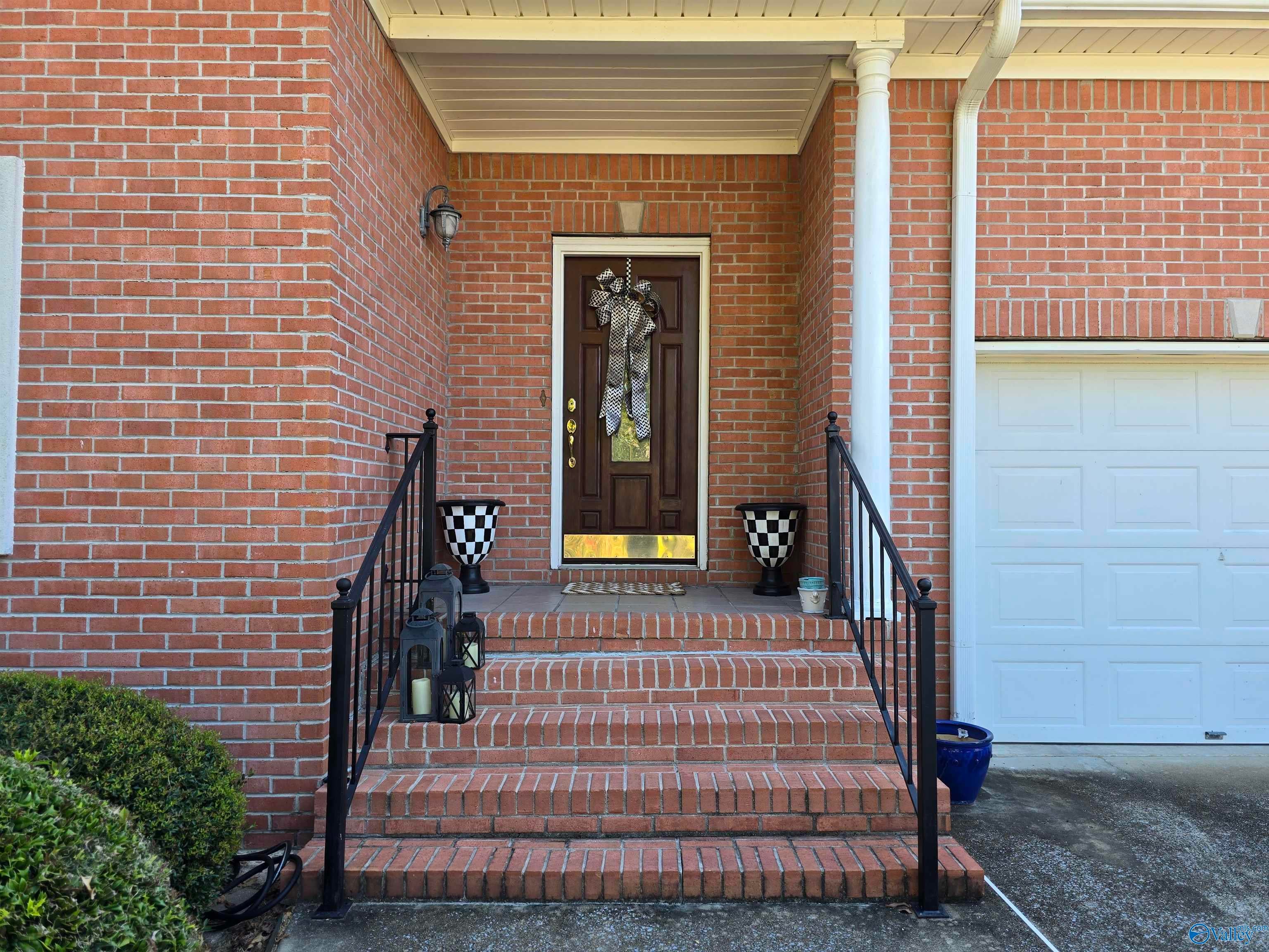 312 Lakepoint Drive