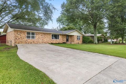 Homes For Sale - 1941 Dialsdale Dr<br/> Cullman, AL 35055