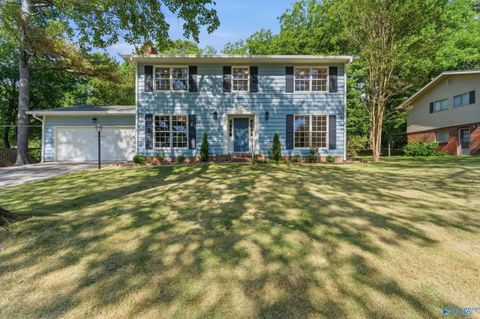 Photo of 11309 Woodcrest Drive SE, Huntsville, AL 35803 (MLS # 21917336)