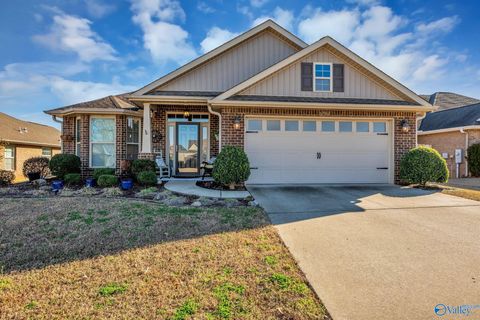 Homes For Sale - 6902 Breyerton Way<br/> Owens Cross Roads, AL 35763