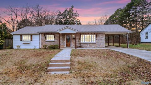 Photo of 806 Houston Street S, Scottsboro, AL 35768 (MLS # 21905391)