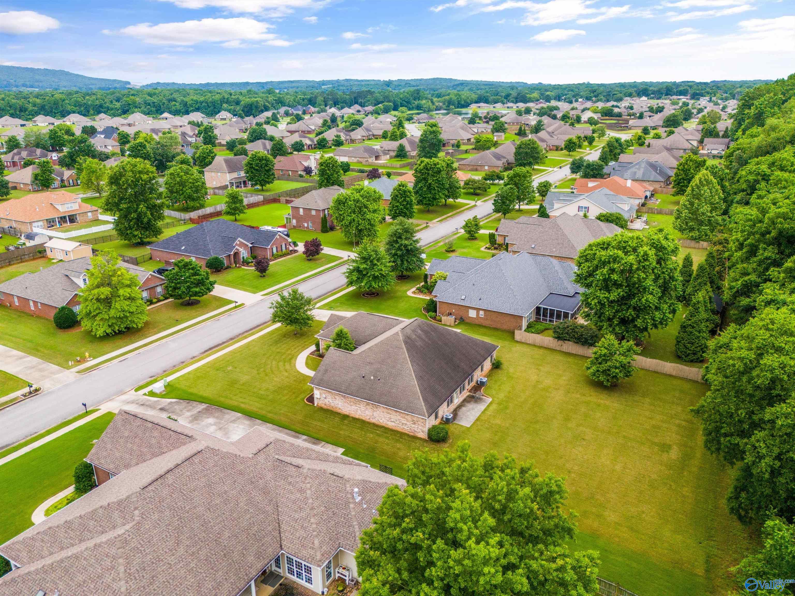 327 Northlake Drive, Meridianville, Alabama image 3