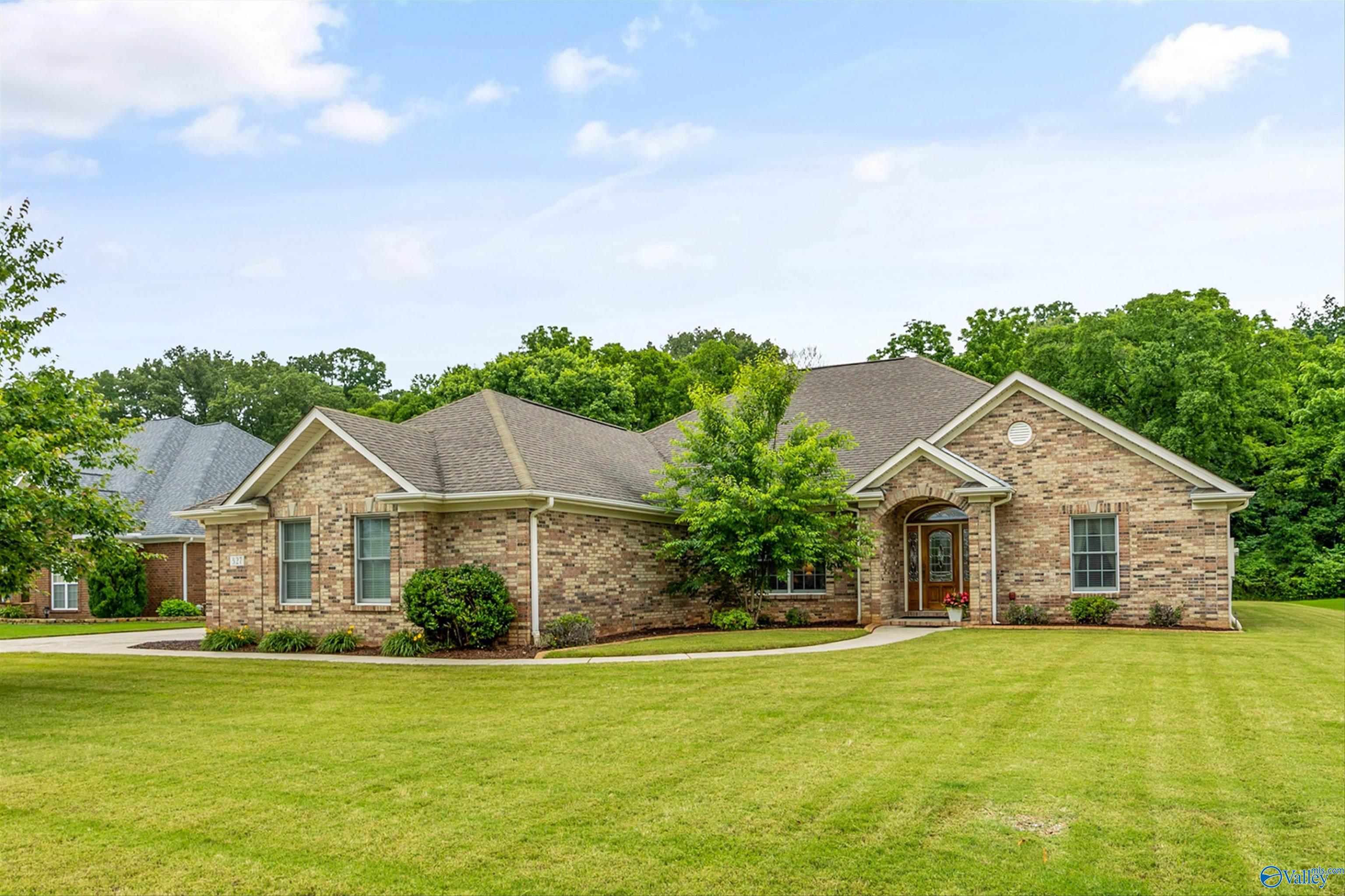 327 Northlake Drive, Meridianville, Alabama image 4
