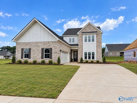 Homes For Sale - 21075 Lamb Avenue<br/> Limestone County, Athens, AL 35613