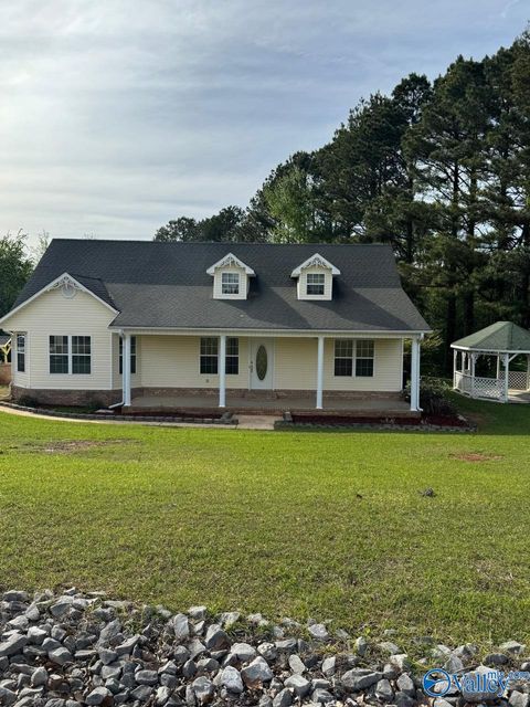 Homes For Sale - 121 County Road 372<br/> Trinity, AL 35673