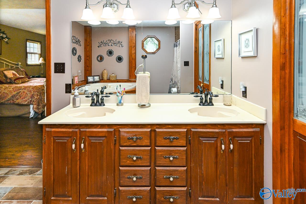 805 County Road 1459, Vinemont, Alabama image 27