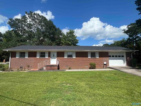 Homes For Sale - 1800 Smith Street<br/> Morgan County, Hartselle, AL 35640