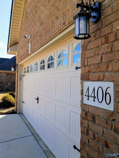 Photo of 4406 Coatsbridge Drive SE, Owens Cross Roads, AL 35763 (MLS # 21911708)