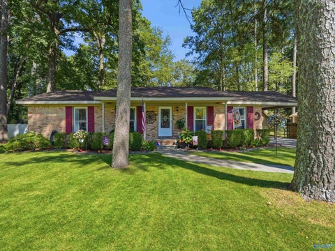 Homes For Sale - 504 Hermitagewood Drive<br/> Madison County, Huntsville, AL 35806